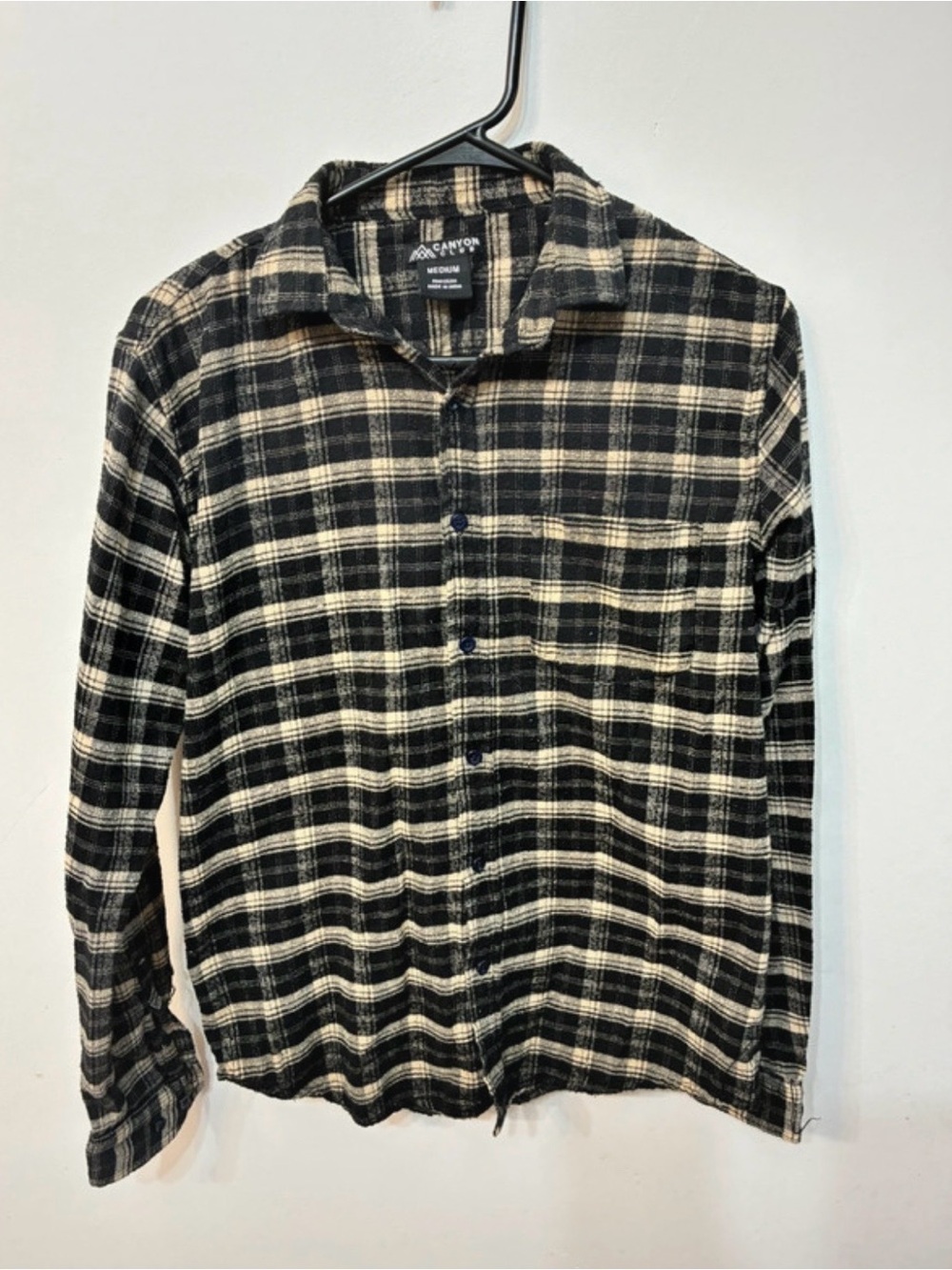 Men's Black & Cream Plaid Long-Sleeve Button-Down Shirt